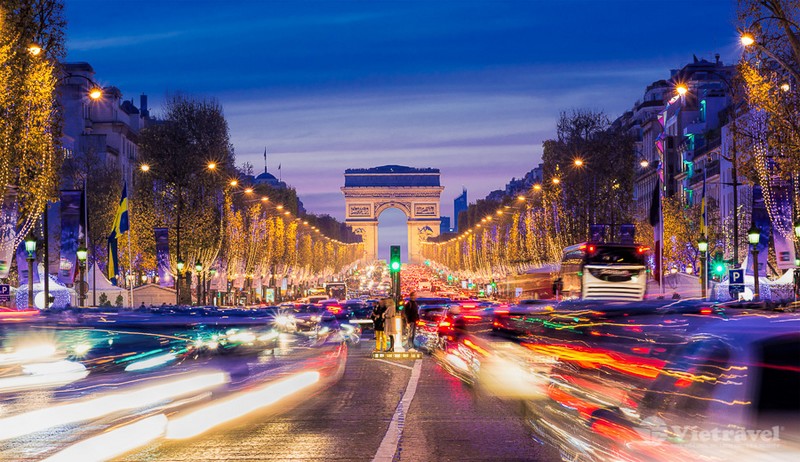 PARIS	(Ăn trưa, ăn tối)